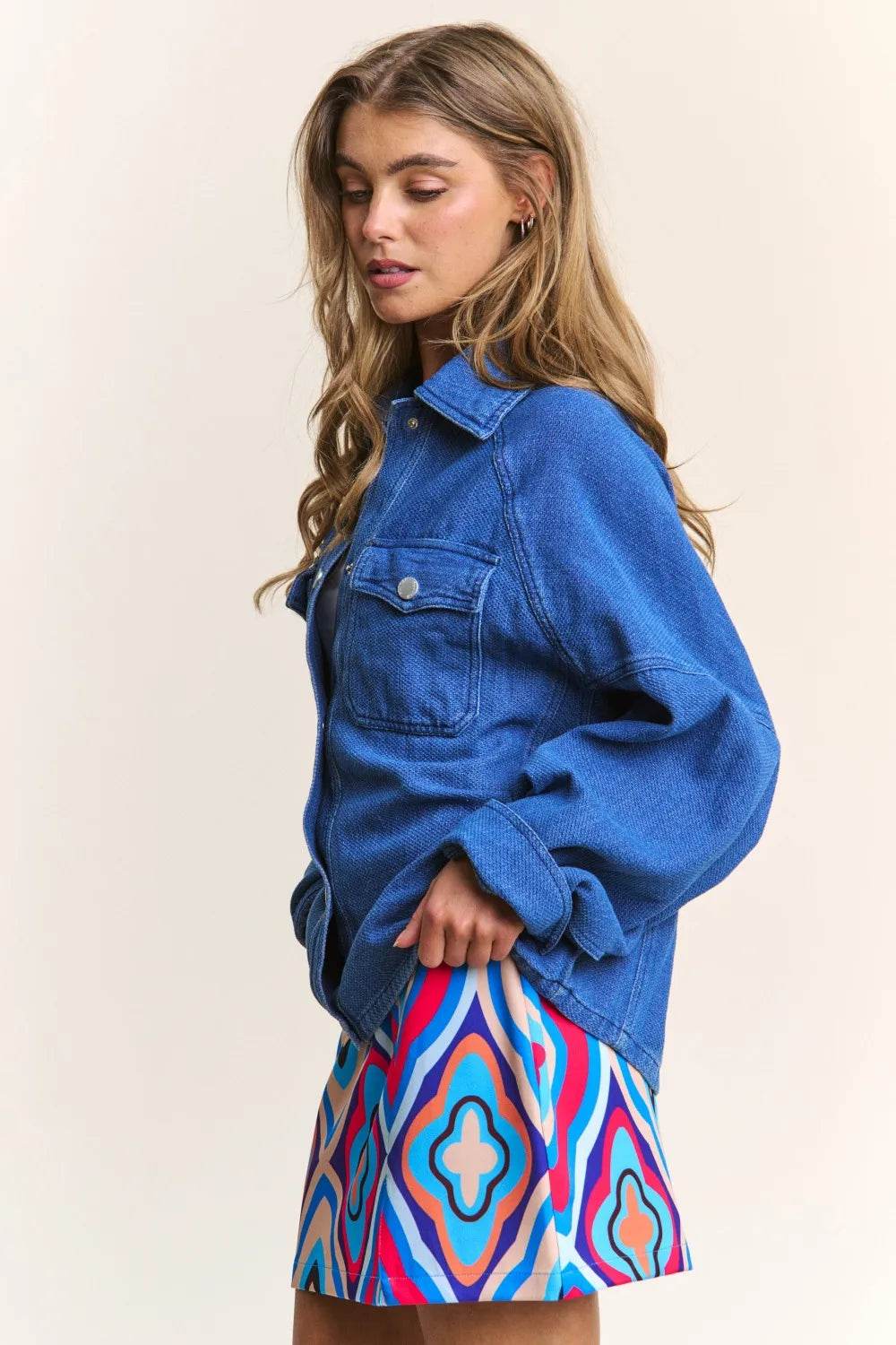 J.NNA Snap Down Long Sleeve Denim Shacket Trendsi 9170e07f-6dfc-45b8-8f91-9e1fe99ee154-Max