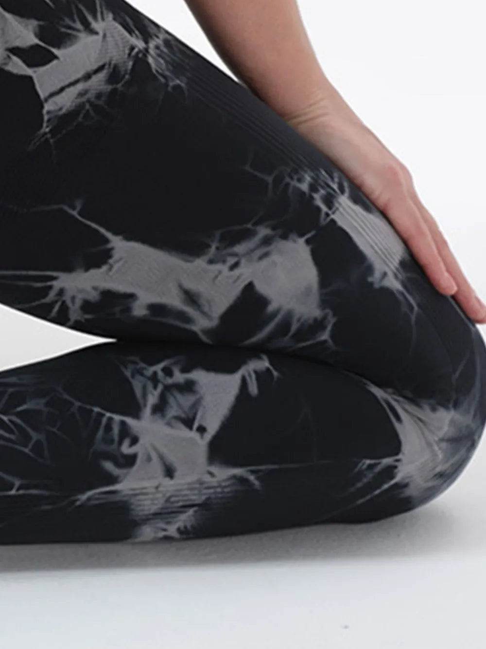 Tie-Dye High Waist Active Leggings Trendsi 921e6477-e02e-4fd4-9d29-7b6107980ee9-Max