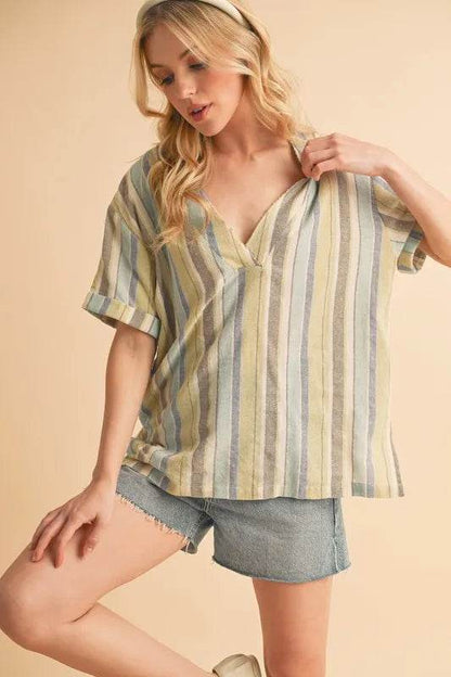 Aemi+Co Side Slit Striped Short Sleeve Blouse Trendsi 989416e9caa04a3abe4942ee2ab32671-Max-Origin