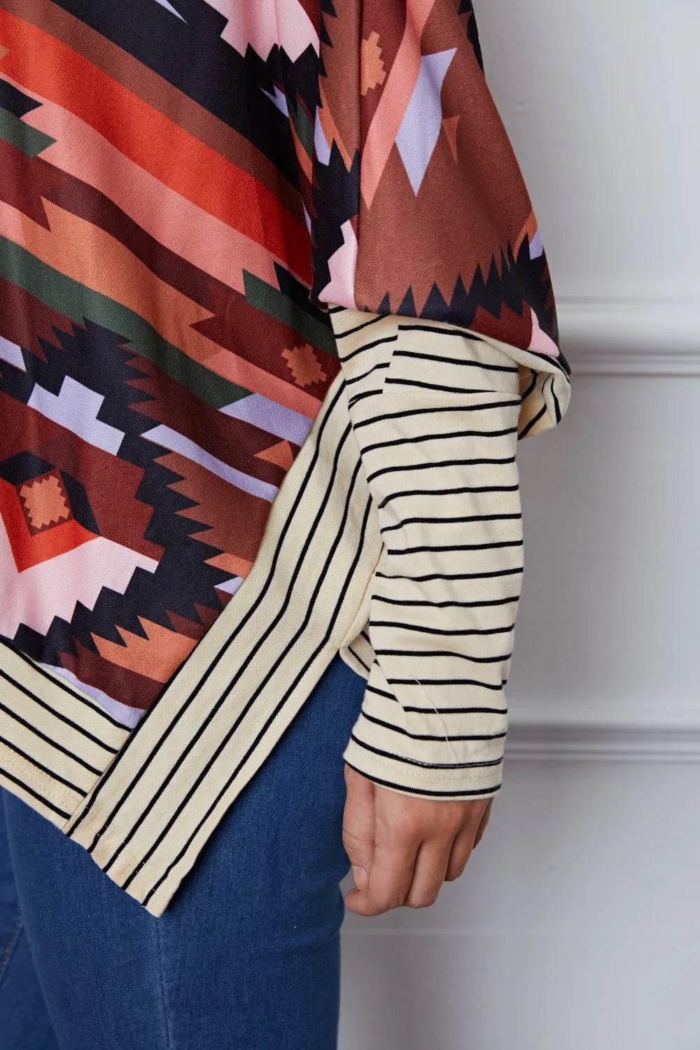 Geometric Striped Splicing Round Neck Blouse Trendsi 9b450aae-b133-4223-a8dd-9339f503ebe6-Max