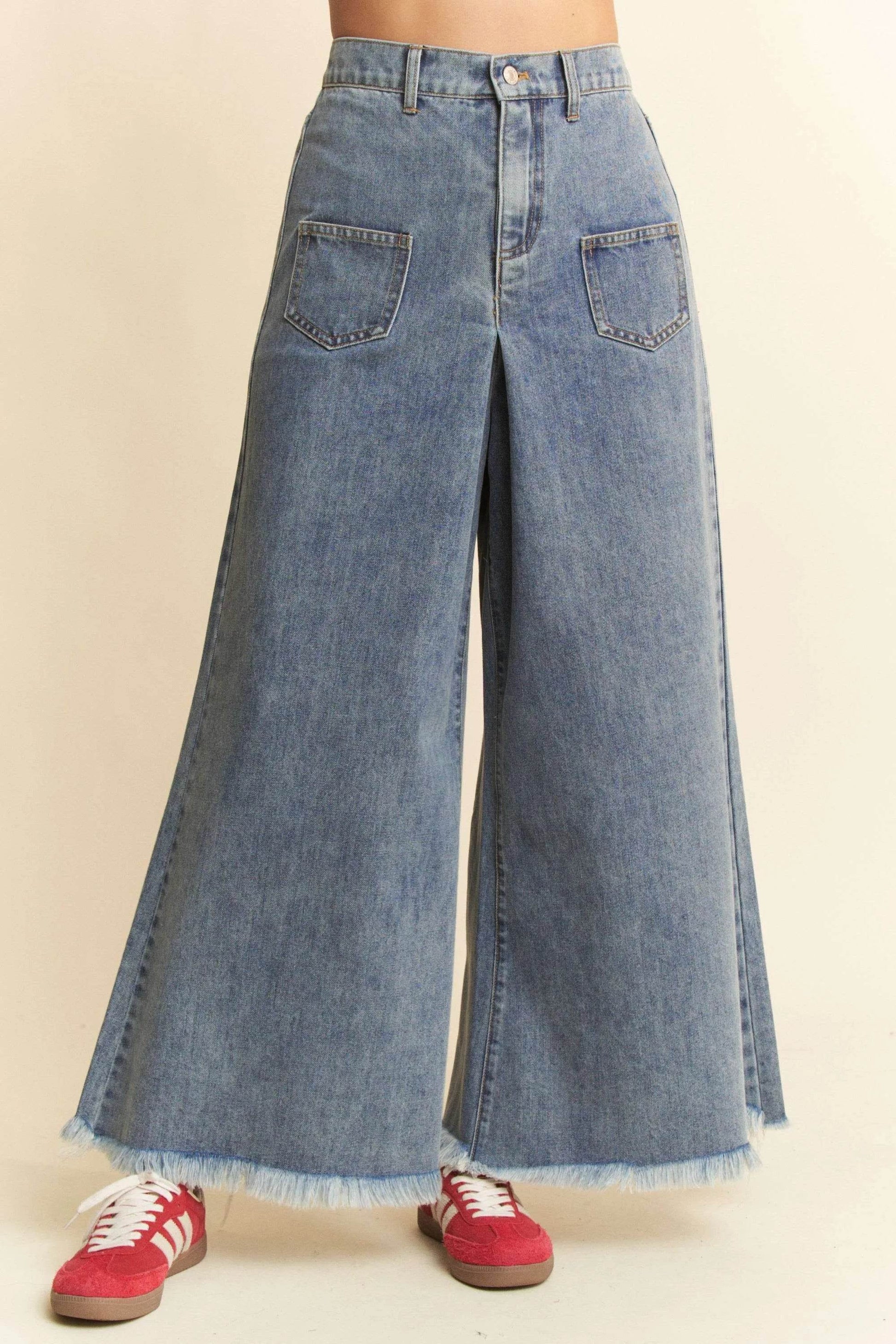 Davi & Dani Patch Pocket Wide Leg Culotte Jeans Trendsi 9d321db6b2444b3c88ec1ce149c7754c-Max-Origin