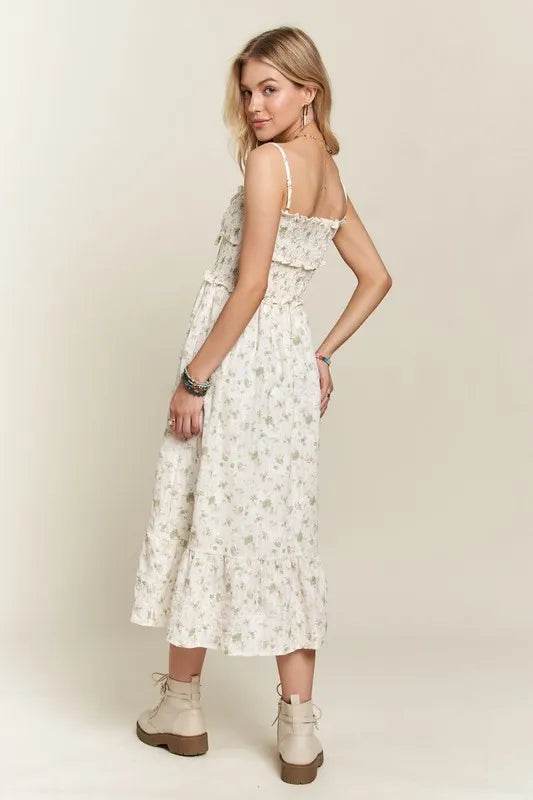 ADORA Smocked Floral Sweetheart Neck Cami Dress Trendsi 9e7b393a-2eaa-4d27-8c85-5ac9b0b8b7dc-Max
