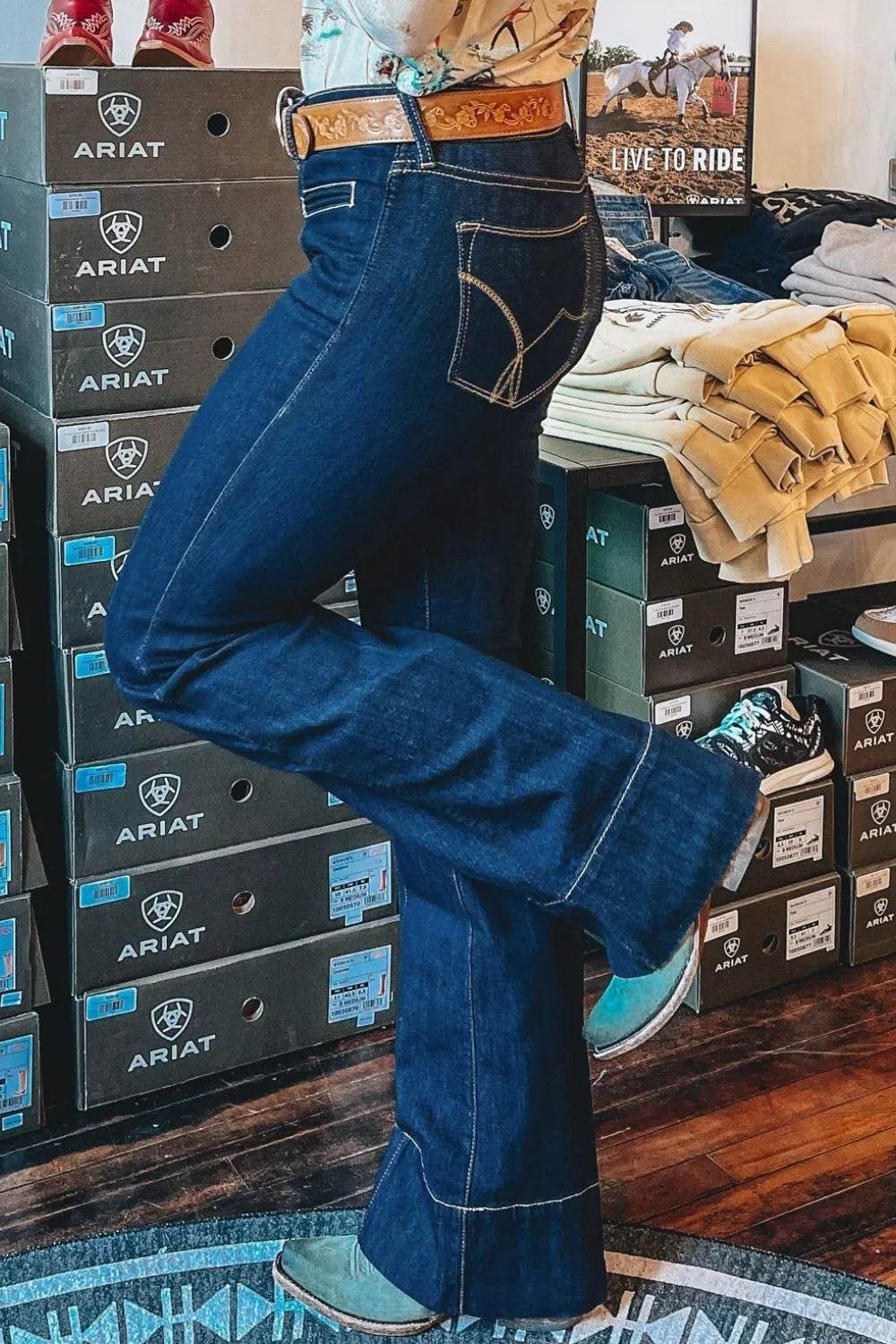 Center Seam Deep Wash Straight Jeans Trendsi a754de81-7bce-44ca-9a97-8ed163901cdb-Max-Origin