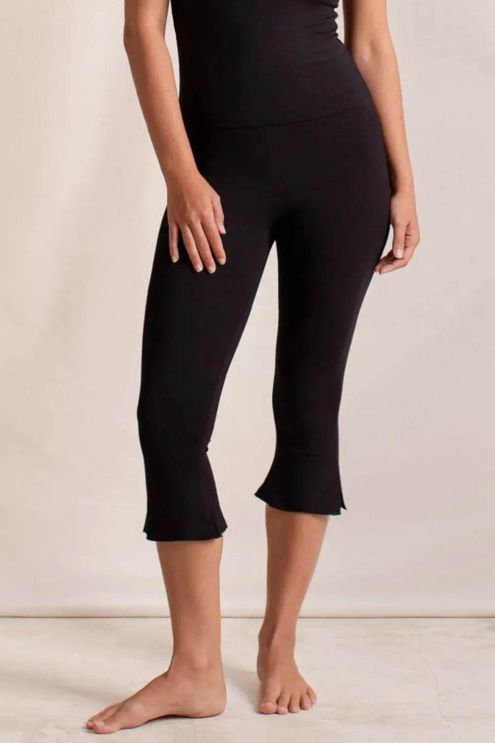 Side Slit Capris Leggings Trendsi a850a0a9-c237-4448-9f6c-24dd9263f0fe-Max