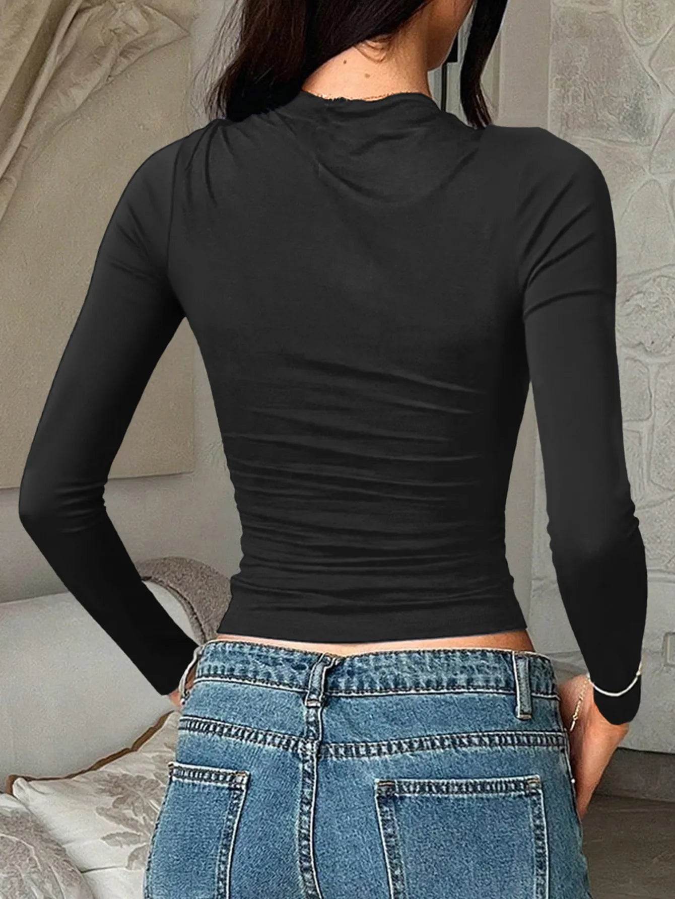Round Neck Long Sleeve Fitted T-Shirt Trendsi a8bc2c48-b014-43ce-b9f8-bf4d268523ec-Max-Origin