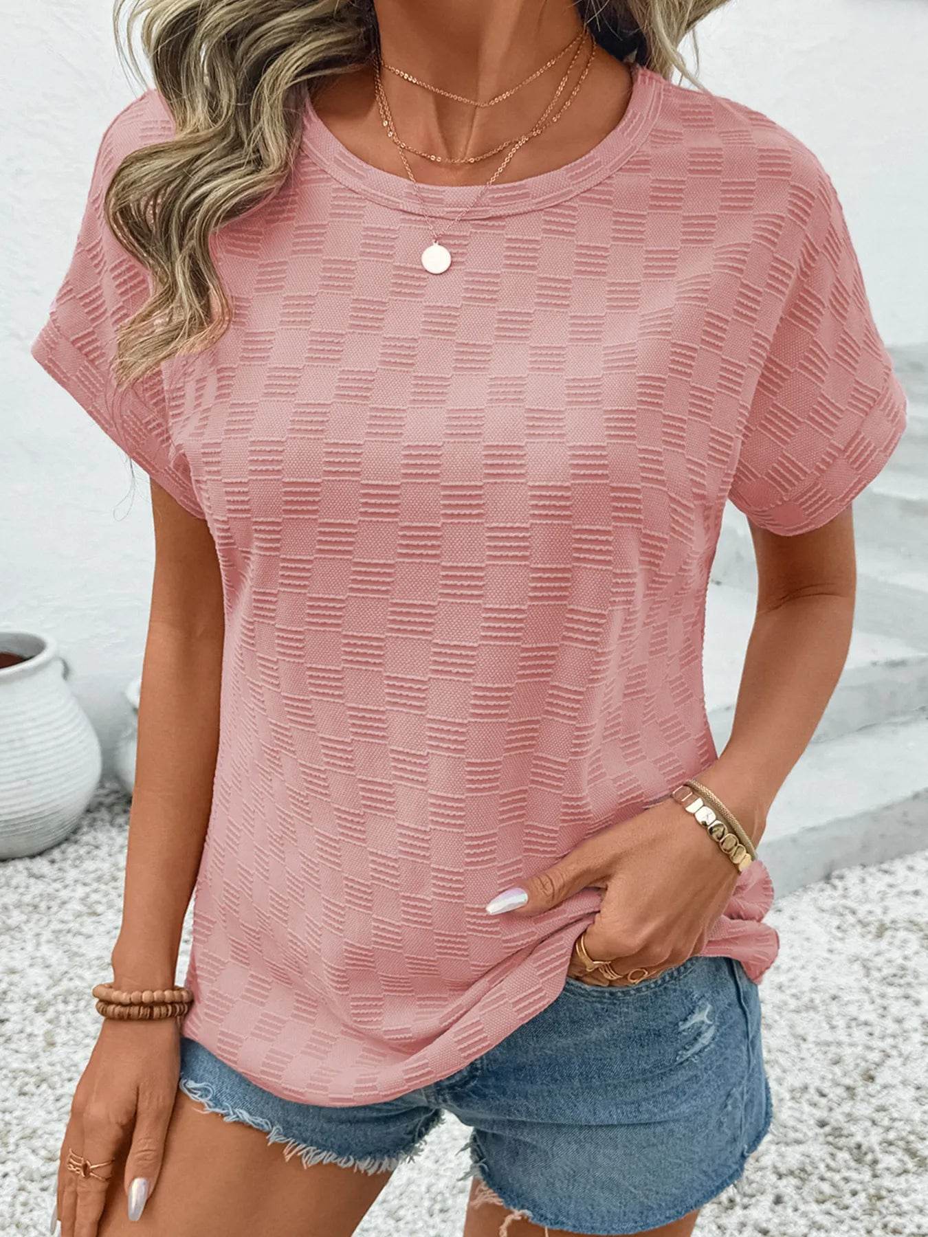 Checkered Textured Round Neck T-Shirt Trendsi abef1b56c9e54881ab9632b514661002-Max-Origin