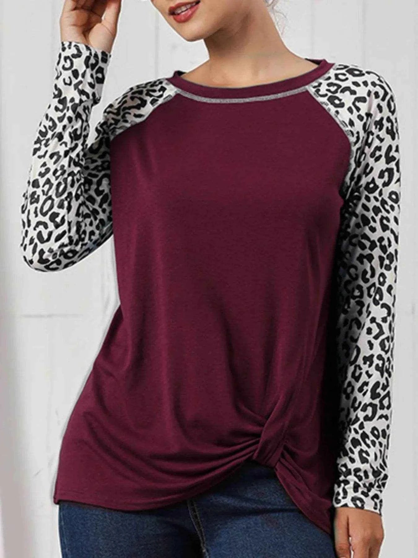 Leopard Print Raglan Sleeve Twist Hem T-Shirt Trendsi ad8acb12-cf54-4fec-8de9-f9b2598de884-Max-Origin