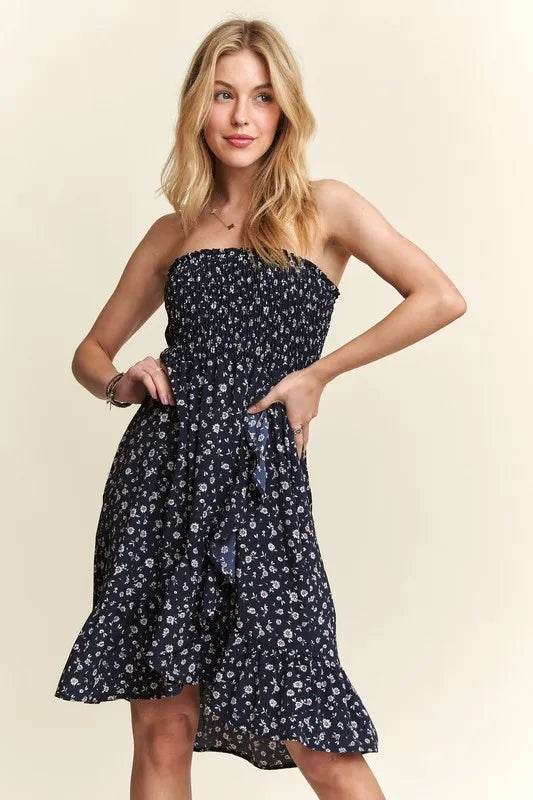 ADORA Smocked Floral Tube Dress with Pockets Trendsi af68fe03-3550-419d-9eb8-0fa88d280bcc-Max