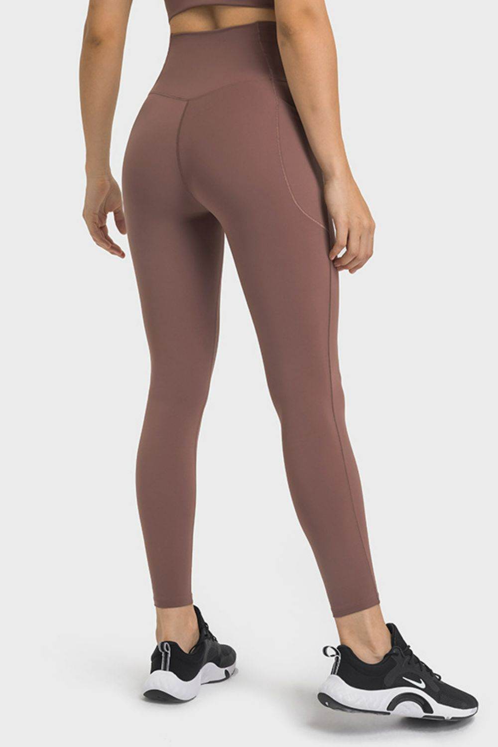 Millennia V-Waist Yoga Leggings with Pockets Trendsi b3178e59056344f8a3aa3a1dba3c6113-Max
