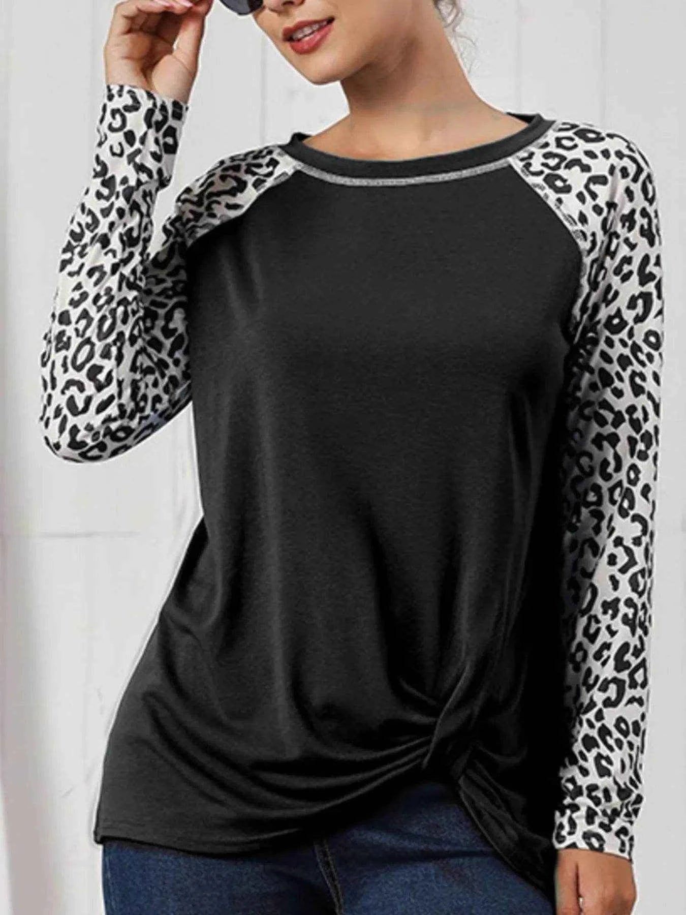 Leopard Print Raglan Sleeve Twist Hem T-Shirt Trendsi b8618d9d-ddda-4634-8900-50adb638777a-Max-Origin
