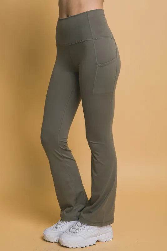 Love Tree High Waist Flare Active Leggings with Side Pockets Trendsi c1c253fd-8b14-4c35-801d-9258ebe0b130-Max