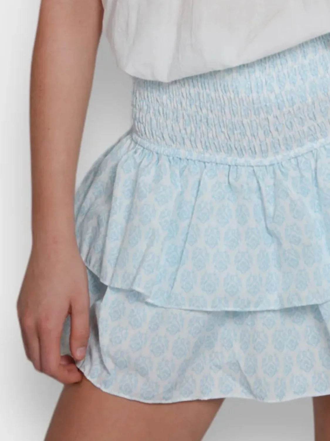 Smocked Wideband Waist Layered Mini Skirt Trendsi c2c20361-29a3-44d4-874c-aef898586029-Max-Origin