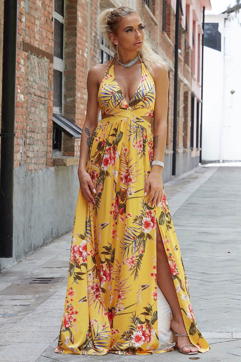 Halter Neck Split Dress Banana Yellow Trendsi c3b98c36bdcf4deb81f60b50edbc2568-Max_8a188f2e-f28f-41bb-bdbc-85abc90fecda