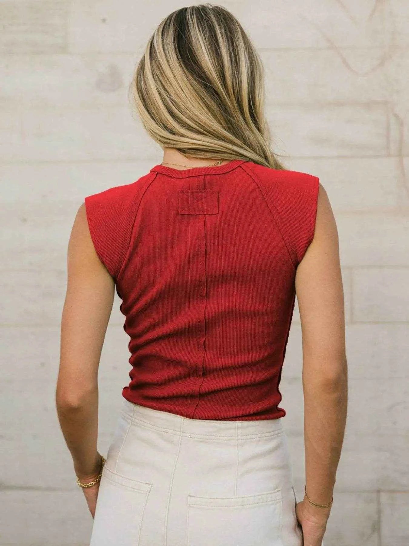 Solid Color Round Neck T-Shirt Trendsi c4ae0ff9-f565-415e-bced-86ba2d8fea3a-Max-Origin