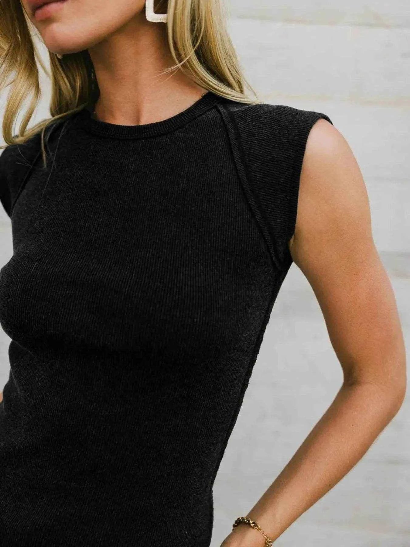 Solid Color Round Neck T-Shirt Trendsi c64ec264-65ce-49aa-828f-1940de7e9e5e-Max-Origin