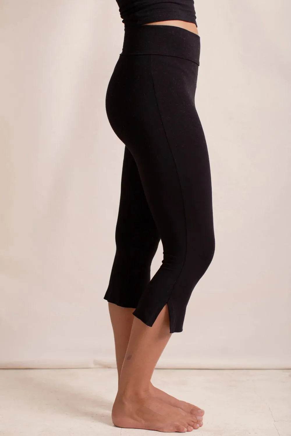 Side Slit Capris Leggings Trendsi c8ba2422-5285-424f-a6f1-589e0256c419-Max