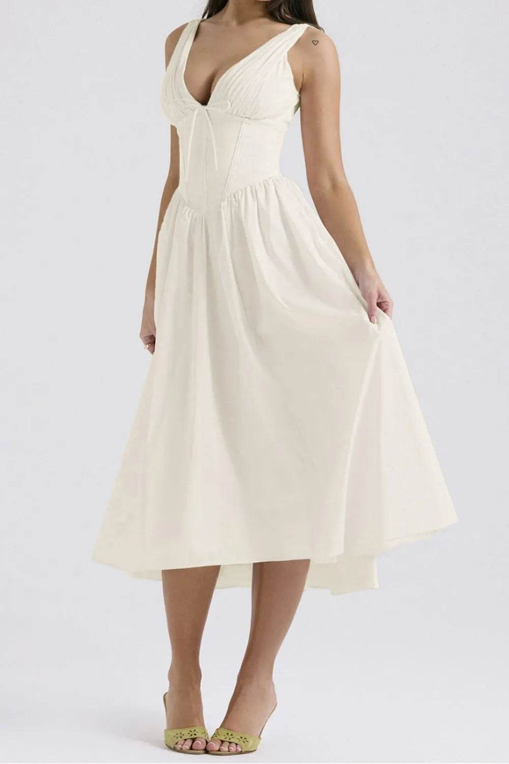 Ruched V-Neck Sleeveless Dress with Pockets Trendsi cdaf6b43-bb16-4547-96c2-40a44c32902b-Max-Origin
