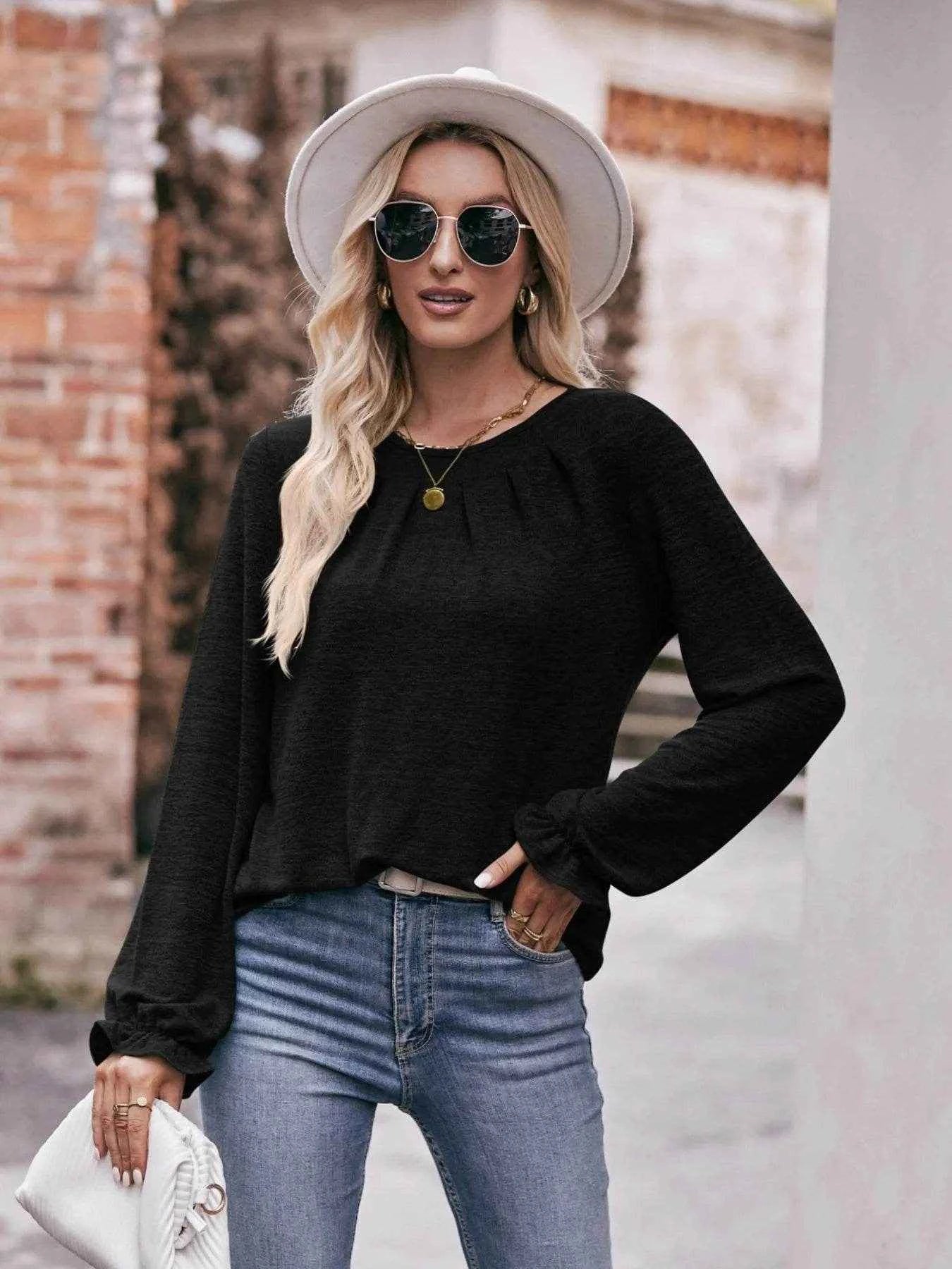 Round Neck Long Sleeve Casual T-Shirt Trendsi d5bef2a7-ecd5-4b59-8503-7bfad448b40c-Max-Origin