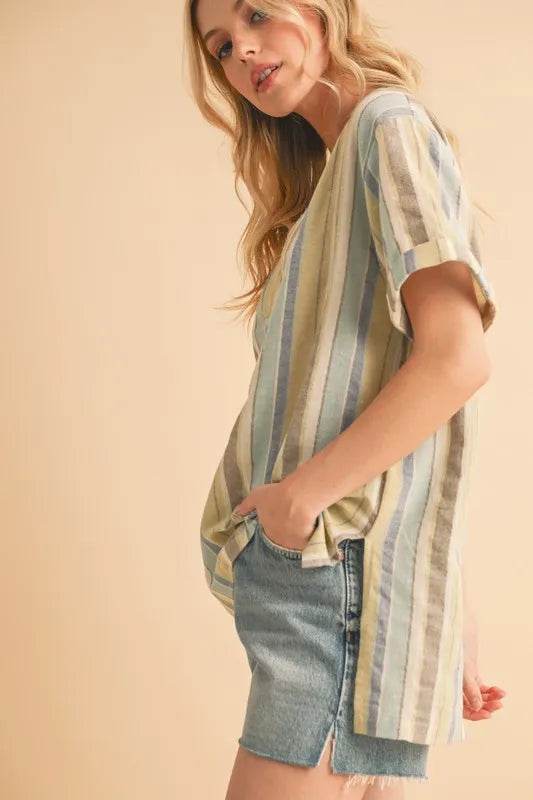 Aemi+Co Side Slit Striped Short Sleeve Blouse Trendsi d6525e552ad24f70921e687ec7d54eaa-Max-Origin