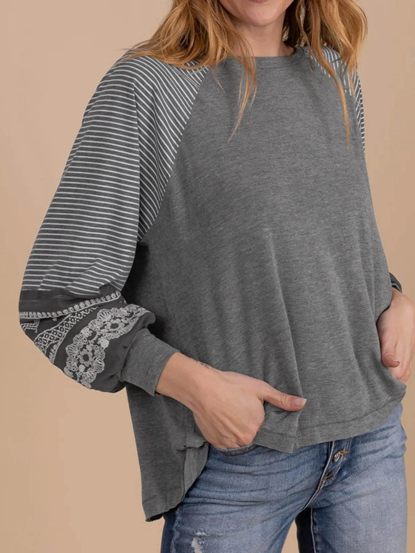 Contrast Print Striped Raglan Long Sleeve Loose Top Trendsi d73ccc76-dbfc-4624-a88a-3ea1cd2da6e3-Max-Origin