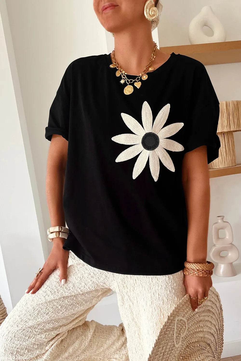 Casual Daisy Patch Round Neck T-Shirt Trendsi d9e91b0d-ce36-4a9e-9488-eb4a4c0a74ee-Max-Origin