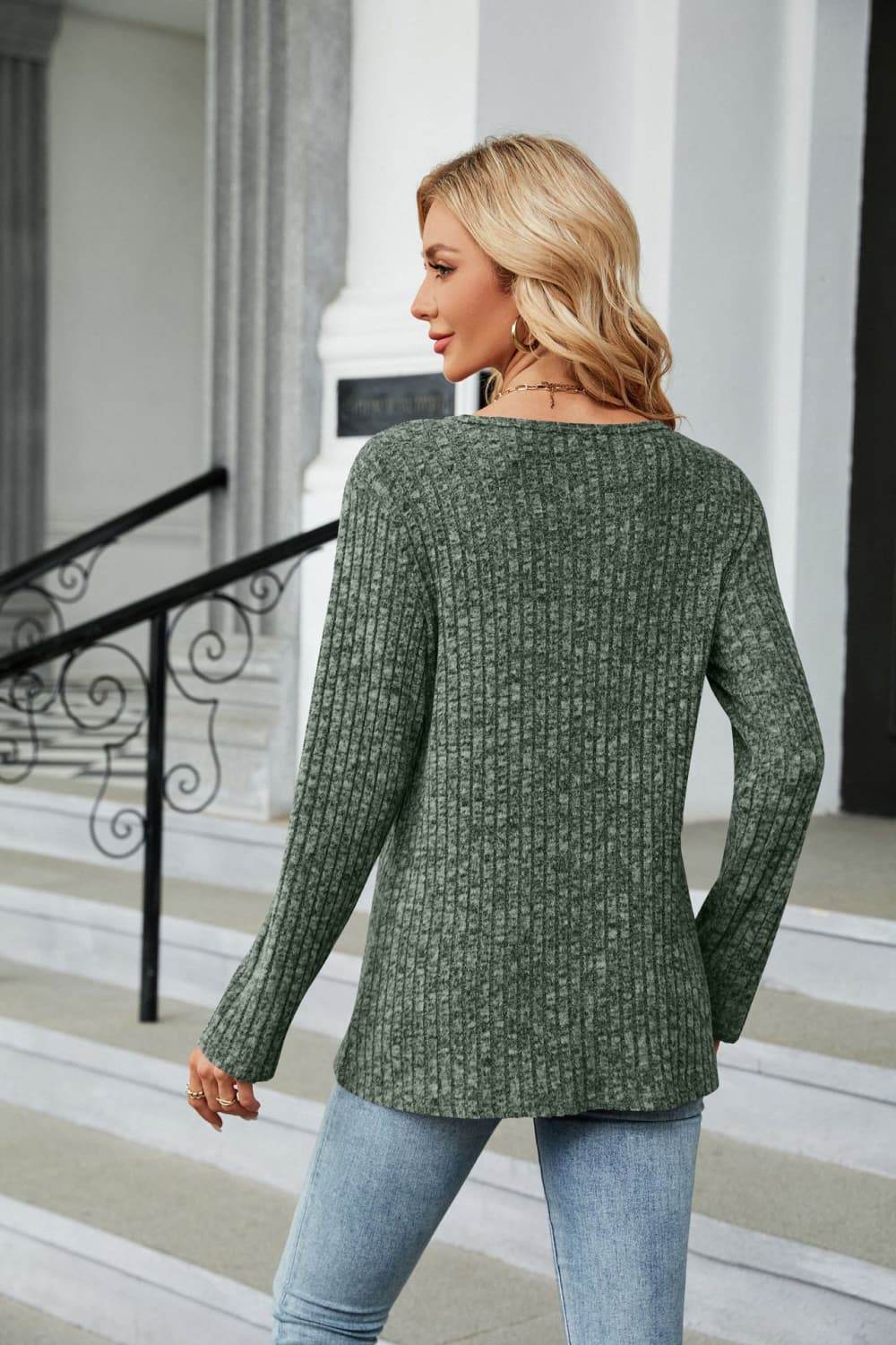 Buttoned Long Sleeve Slit Top Trendsi dbc795912d0c4023b185cf4253ed657e-Max