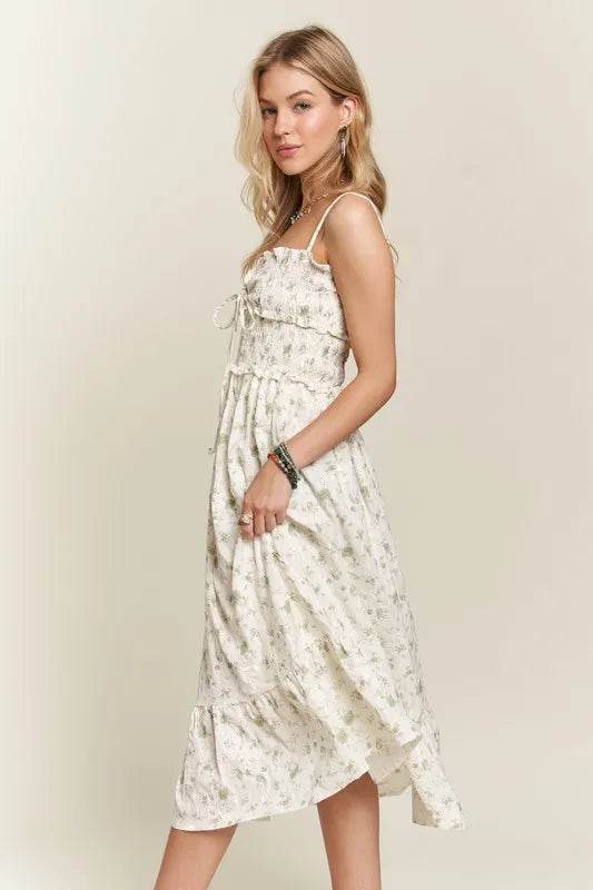 ADORA Smocked Floral Sweetheart Neck Cami Dress Trendsi e1ae7854-16fb-41de-b153-bff44fb89035-Max