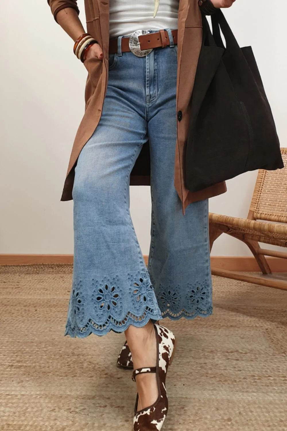 Lace Detail Cropped Wide Leg Jeans Trendsi e1db15ce-f0f6-4d8a-9998-8437089ff22b-Max-Origin