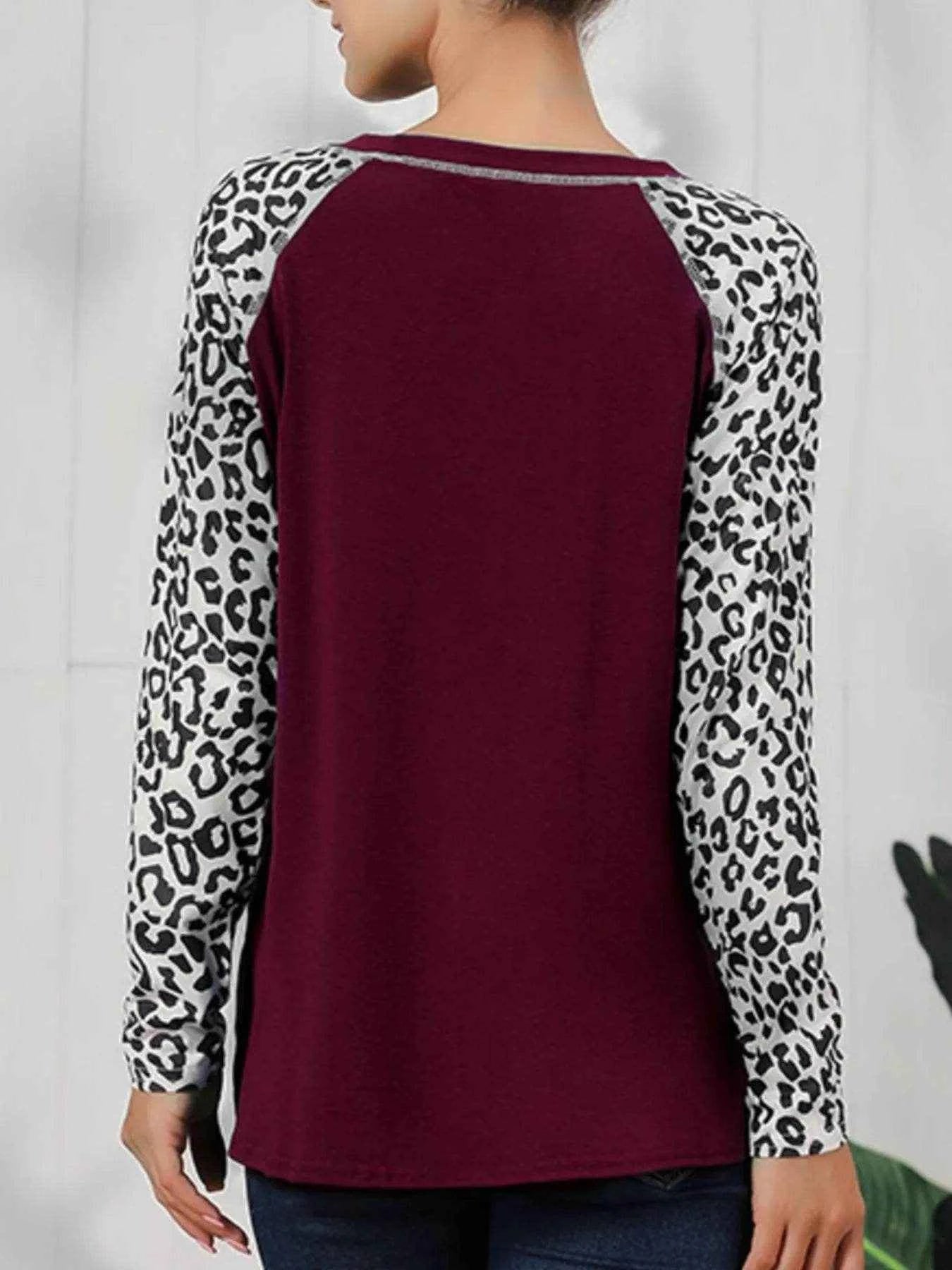 Leopard Print Raglan Sleeve Twist Hem T-Shirt Trendsi e34926a6-b066-4eb0-871b-293d54362cee-Max-Origin