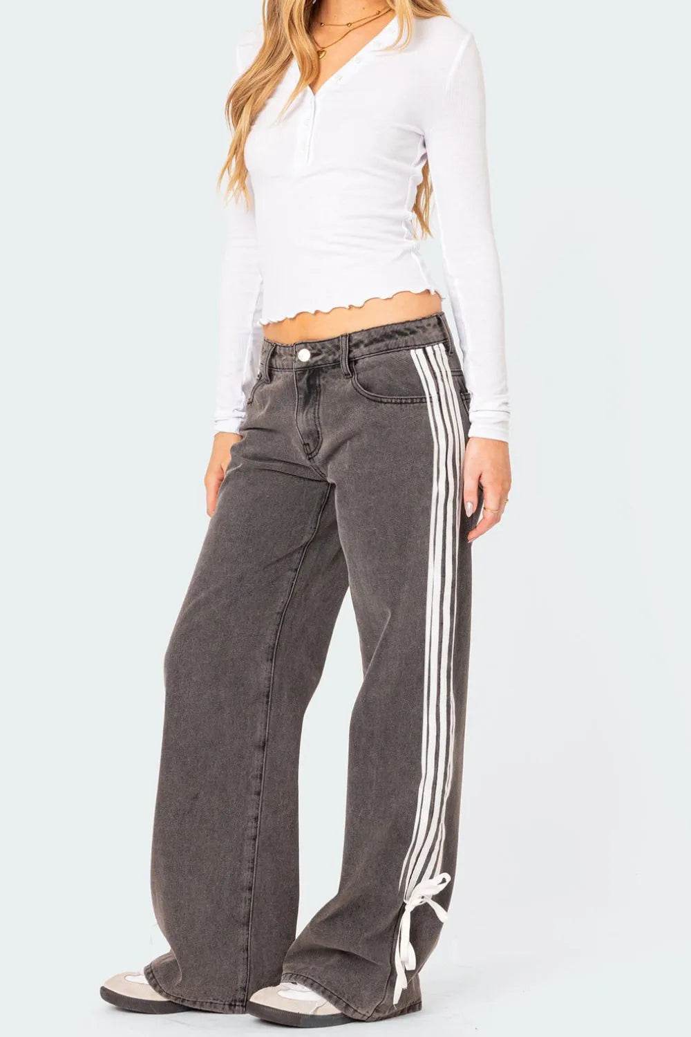 Side Striped Loose Fit Jeans Trendsi e90e05cf-6b72-40b0-9557-15dcfcb01dba-Max-Origin