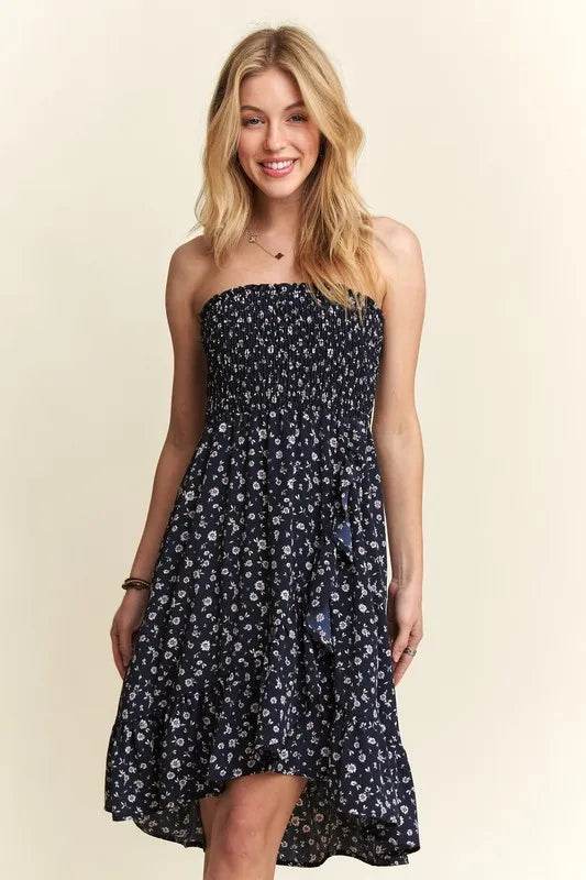 ADORA Smocked Floral Tube Dress with Pockets Trendsi ea4e351d-8694-4f41-ac97-869fb363ec15-Max