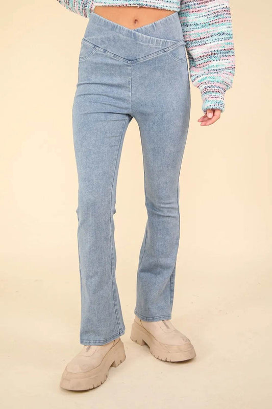 VERY J Washed Denim Stretchy Crossover Waist Leggings Lt Indigo Trendsi edd19a38-3753-4de5-ae98-e2cb7461aa5b-Max