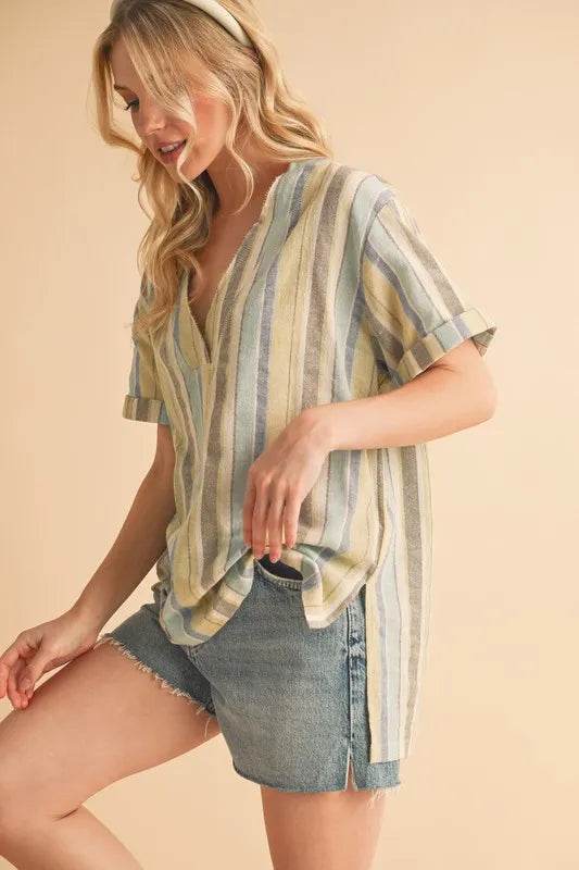Aemi+Co Side Slit Striped Short Sleeve Blouse Trendsi f0165528a9364eeba80dccf1669ee56e-Max-Origin