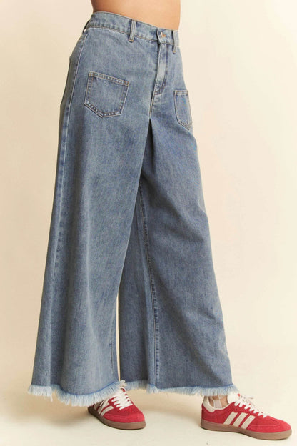 Davi & Dani Patch Pocket Wide Leg Culotte Jeans Trendsi f35338cc0e2f42dab037e5352df5f44a-Max-Origin