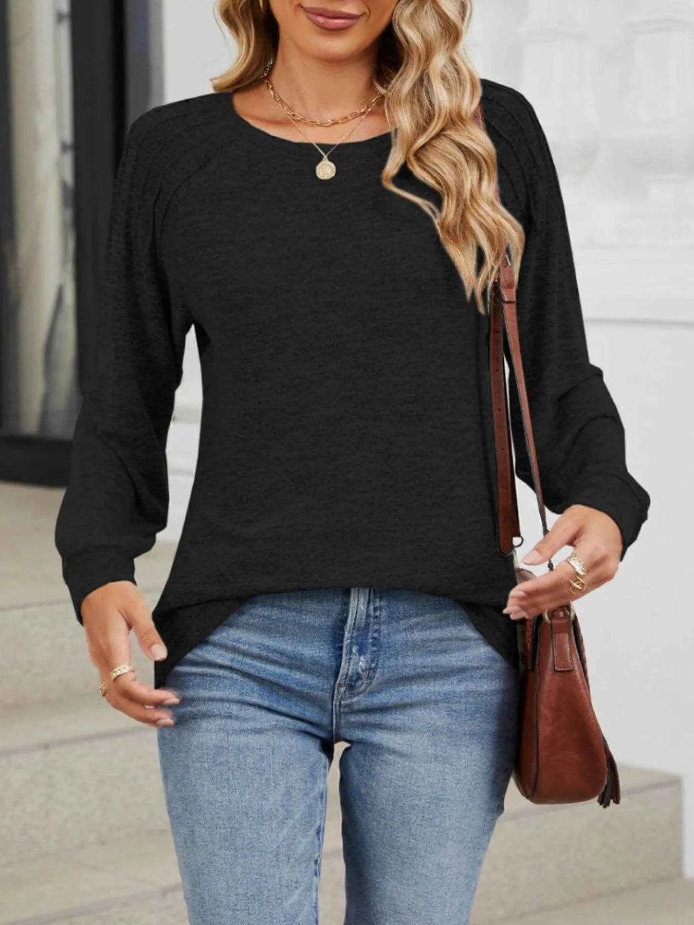 Round Neck Long Sleeve T-Shirt Trendsi f3cb796c-f0d0-4853-bb7e-7326100c89b3-Max-Origin