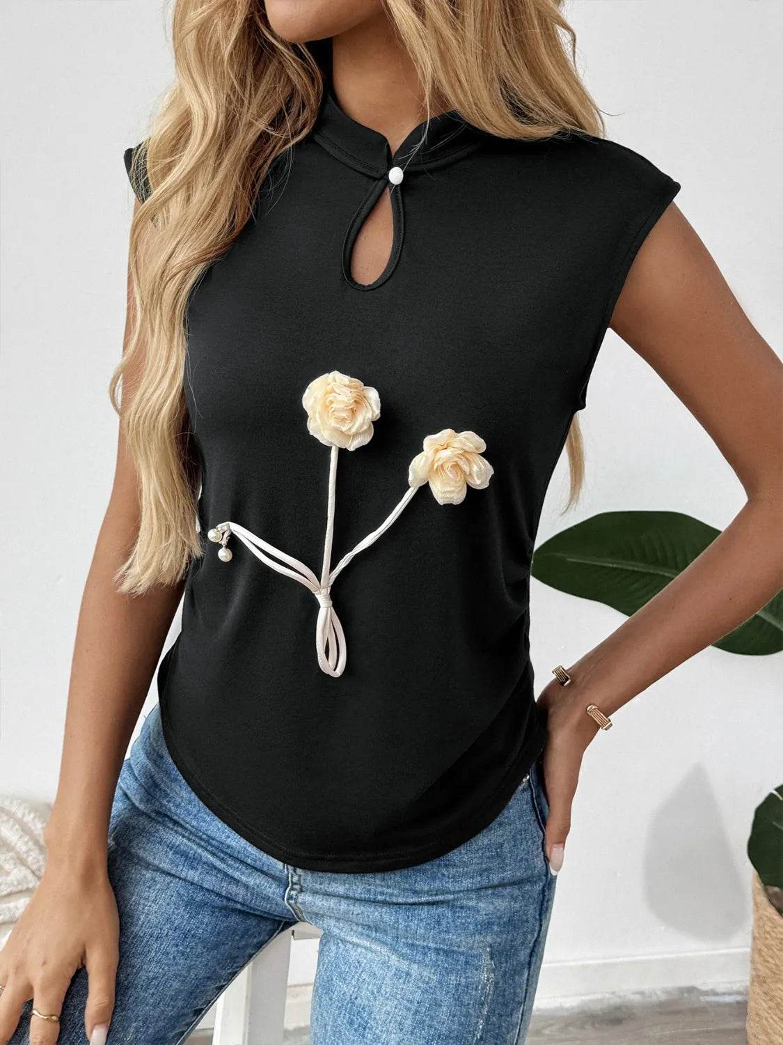 Floral Applique Keyhole Sleeveless Top Trendsi f5e8759f-1014-47b8-bfa0-d2a665a649eb-Max-Origin