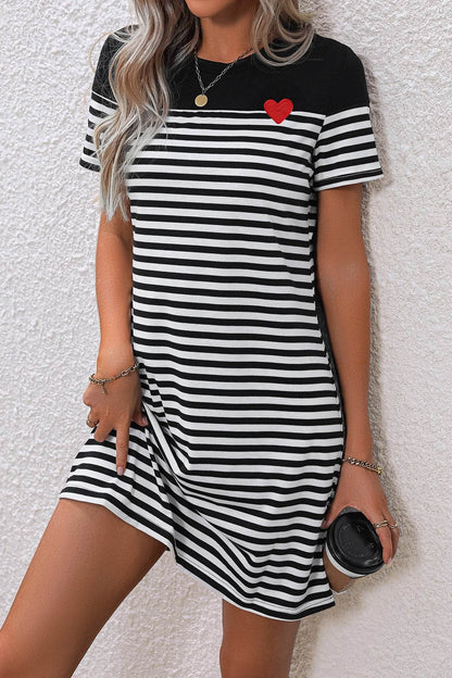 Striped Heart Short Sleeve Dress Trendsi f8012aa5dc314b74bcd5b0a66a57a6d2-Max