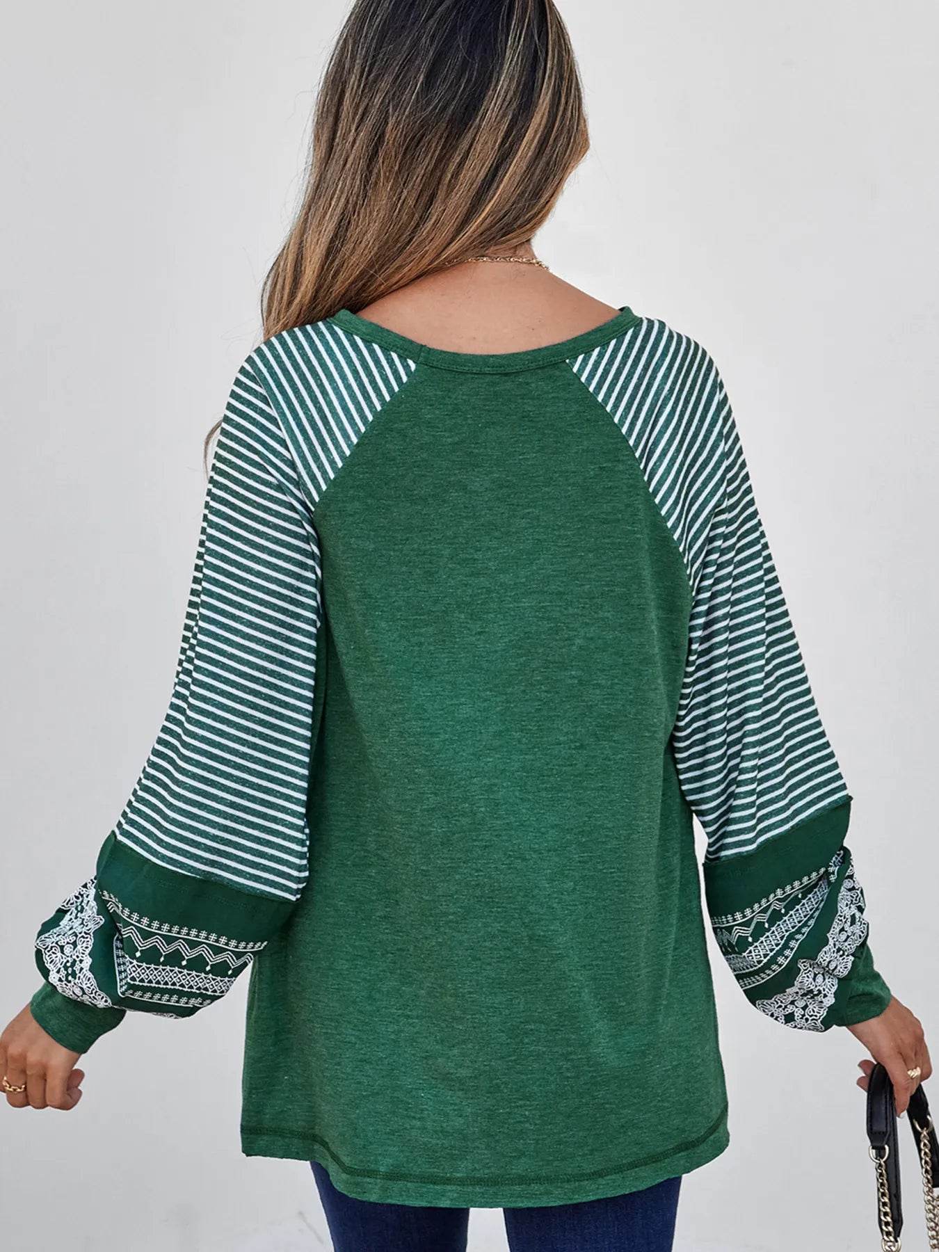 Contrast Print Striped Raglan Long Sleeve Loose Top Trendsi fa82775dda8a49a4bfc606b554b70477-Max-Origin