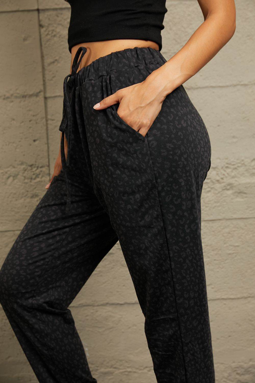 Leopard Print Joggers with Pockets Trendsi fab26a88d65c4536ab449d8f4592e4d4-Max
