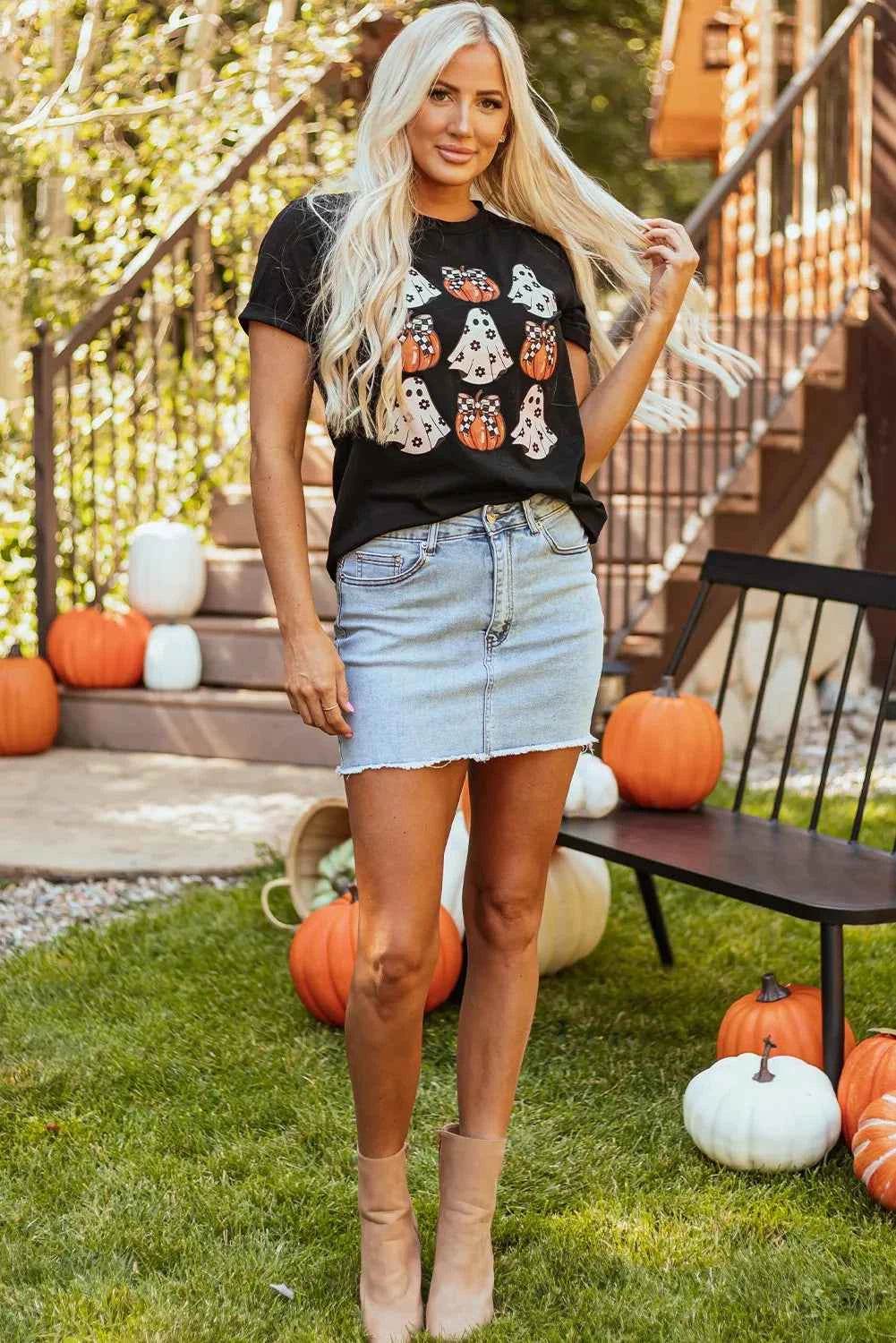 Halloween Graphic Round Neck Short Sleeve T-Shirt Trendsi fb324261-6b4e-4970-ad30-29f1d038aede-Max