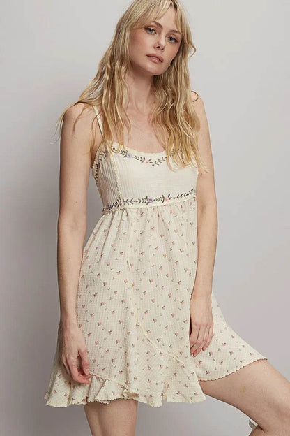 POL Ruffled Hem Floral Print Cami Mini Dress Cream Trendsi fd4ddd08-8171-4106-be48-08daae617367-Max-Origin